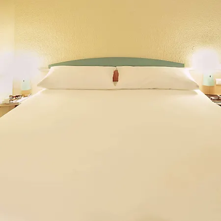 Отель Ibis *